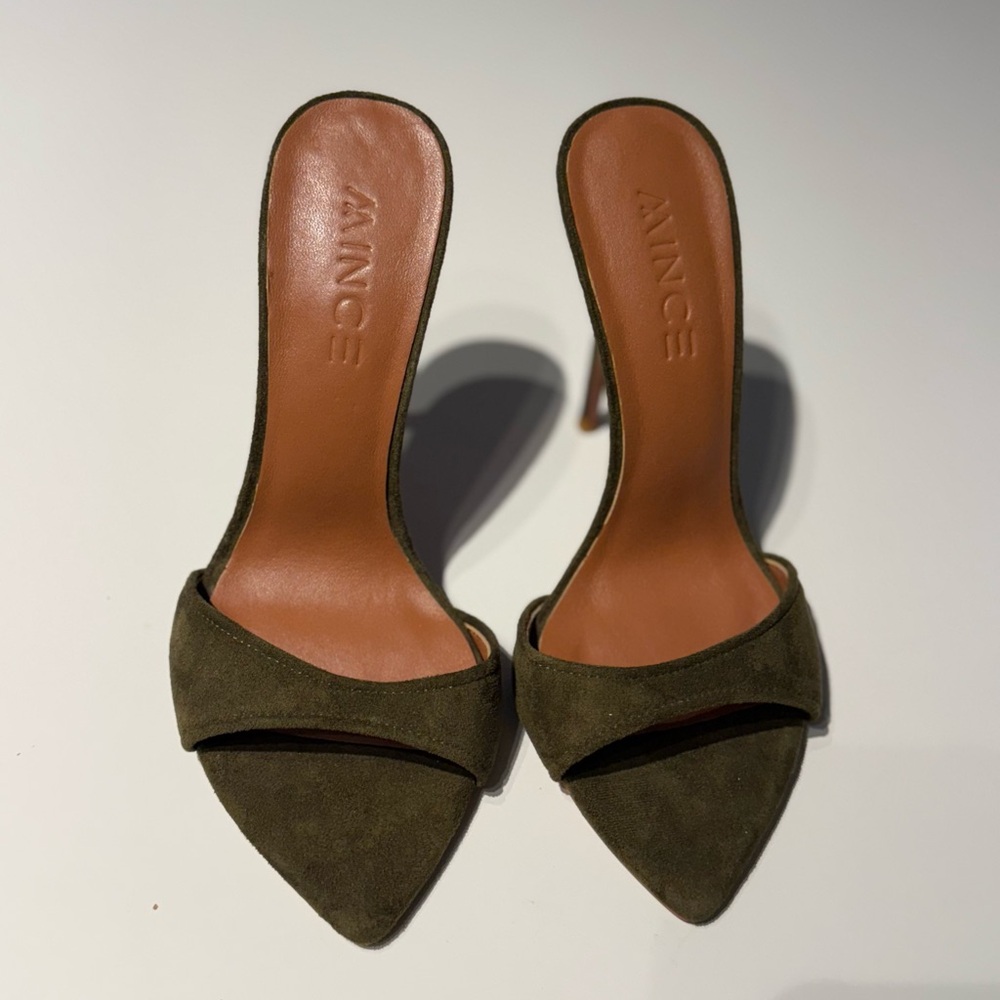 Elegant Green Heeled Sandals with Pointed Toe